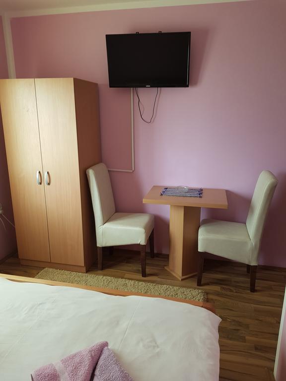 Guest House Lisinski Raj Despotovac Extérieur photo