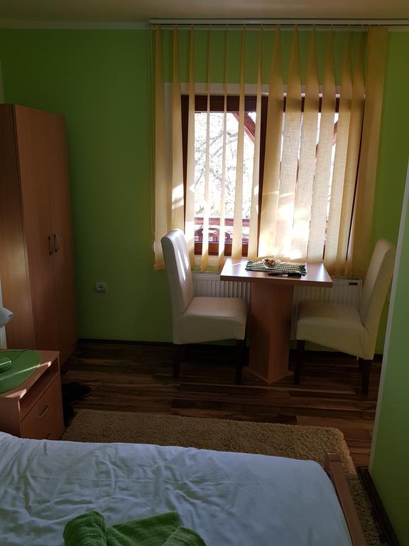 Guest House Lisinski Raj Despotovac Extérieur photo